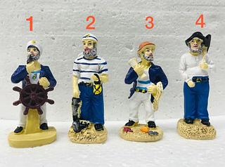 OBJETO DE DECORACAO, BONECO MARINHEIRO COM DECORACAO NAUTICA - TAMANHO: PEQUENO - MATERIA