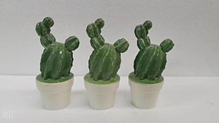 OBJETO DE ORNAMENTACAO DE CERAMICA - CACTOS