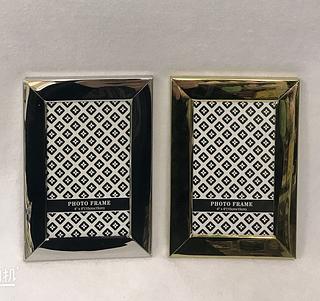 PORTA RETRATO 4X6 - TAMANHO: 10CM X 15CM - MATERIAL: PLASTICO E VIDRO