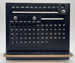 ITEM DE DECORACAO PLACA EM MDF EM FORMA DE CALENDARIO TAMANHO 24 X 22 CM