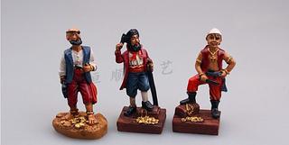 DECORACAO DE MESA BONECO DE CERAMICA DE PIRATA