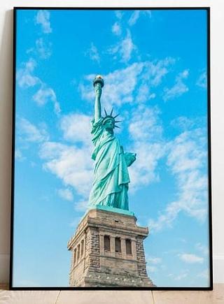 QUADRO EMOLDURA COM VIDRO 60X90 LEAO E CIDADE