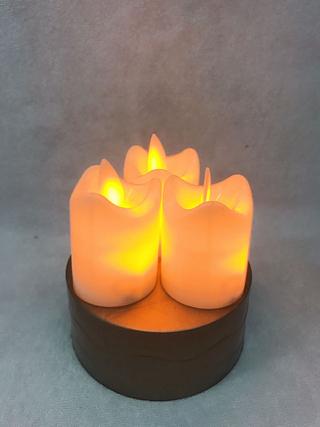 TRES VELAS MAIS CASTIÇAL