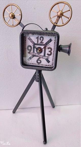 Ornamento de artesanato de relógio de ferro retrô criativo com câmera de ferro